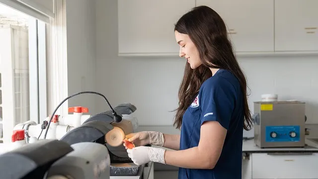 dentist-640x480-15581215.jpeg