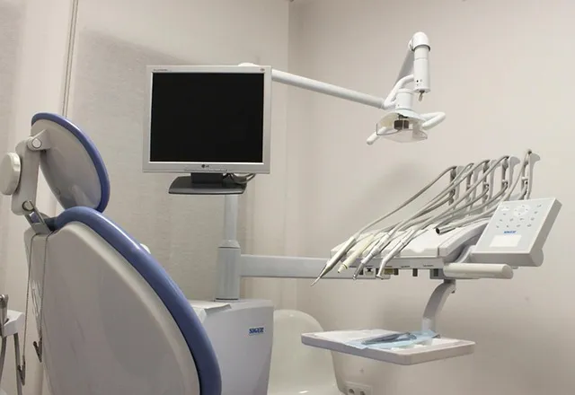 what-are-the-potential-risks-of-dental-f-640x480-17688188.jpeg